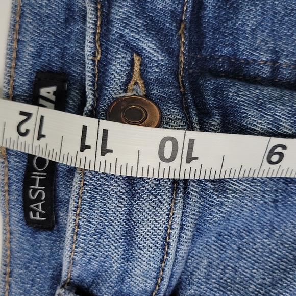 Fashion Nova Straight Leg Distressed Jeans SZ 9 - Picture 8 of 15